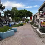 Eda Sultan - 5 Min Walk To Goeynuek