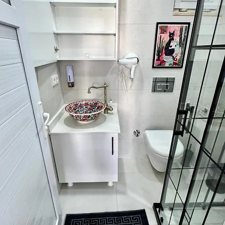Eda Sultan - 5 Min Walk To Goeynuek Kemer